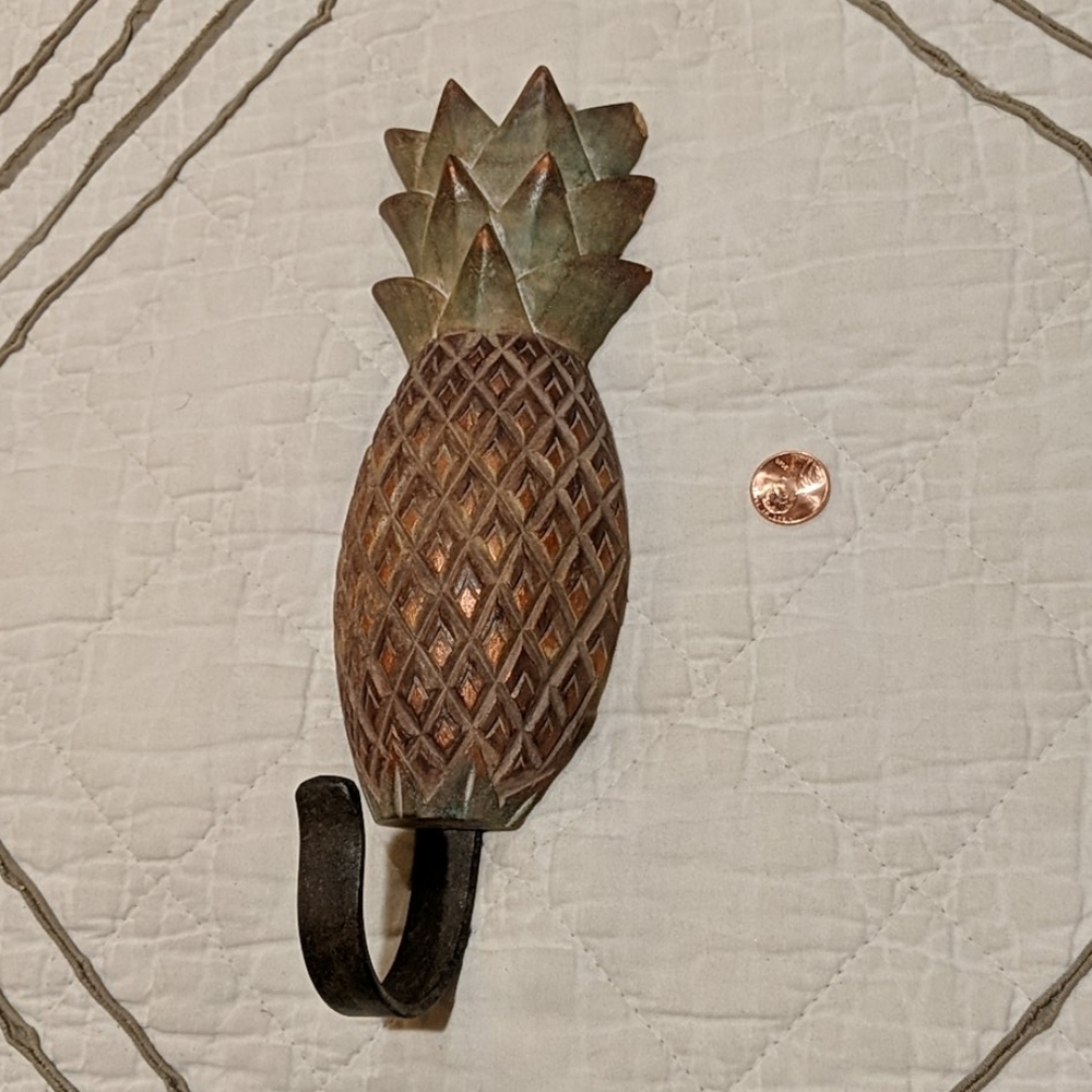 Pineapple coat hook